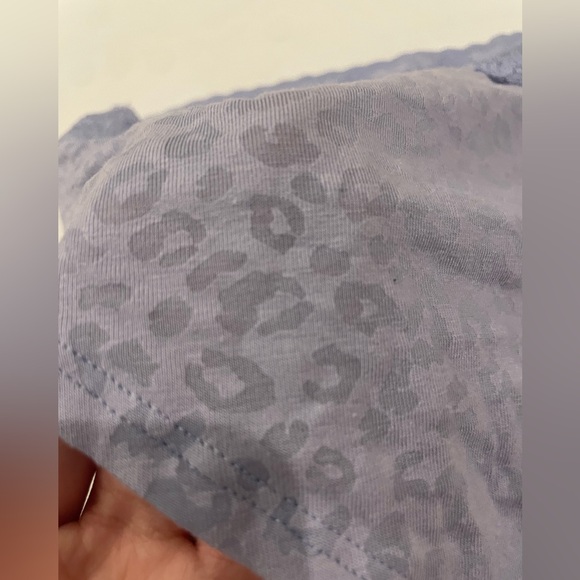 NEW WITH TAGS VICTORIA’S SECRET 2 PK SIZE L BLUE CHEETAH PRINT WITH LACE PANTIES - Picture 4 of 5